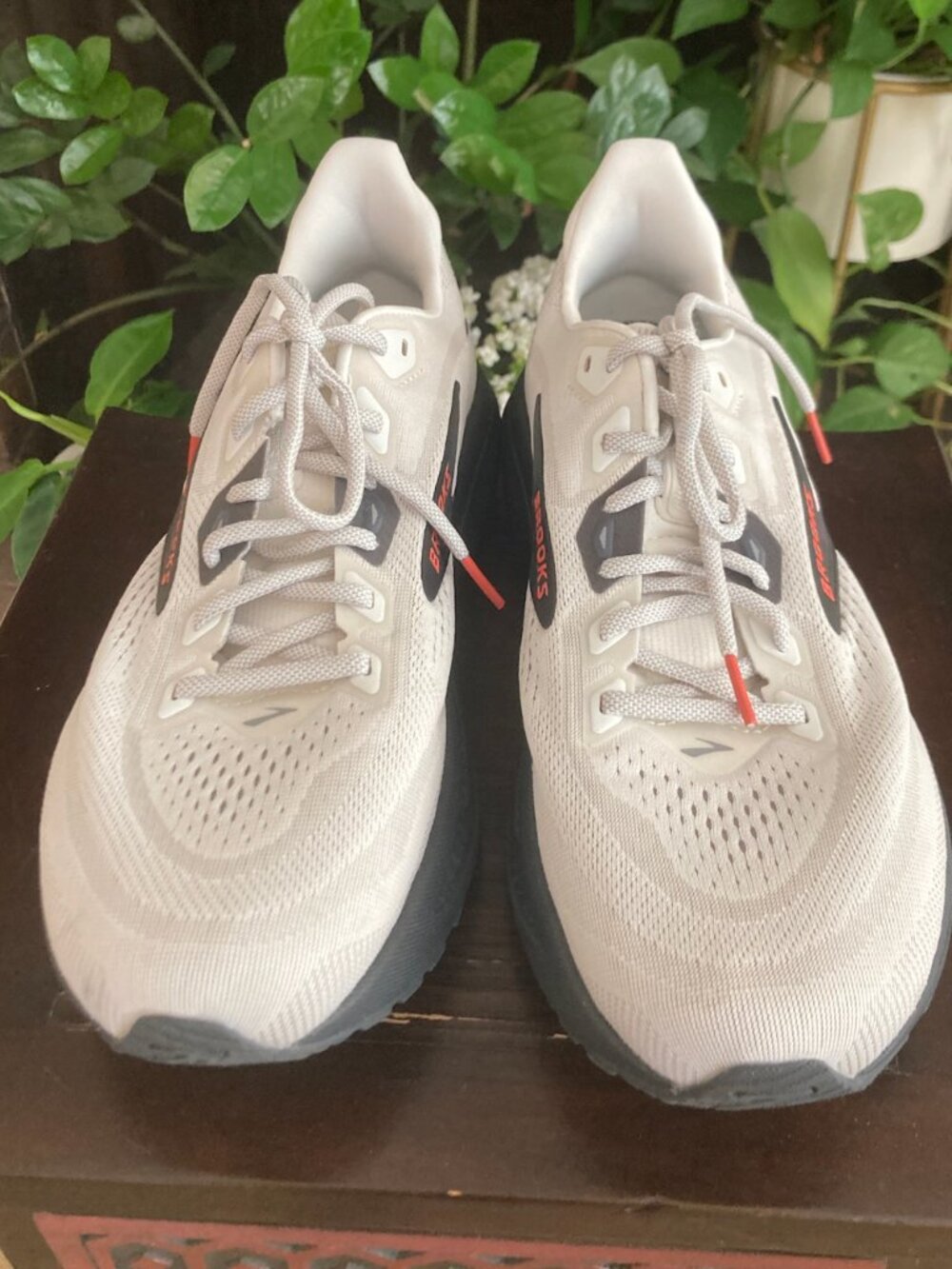 Men's Brooks Ghost 18 / Size 10 2E (WIDE) / Color - Coconut Pearl Tigerlily (#2) - Picture 6 of 11